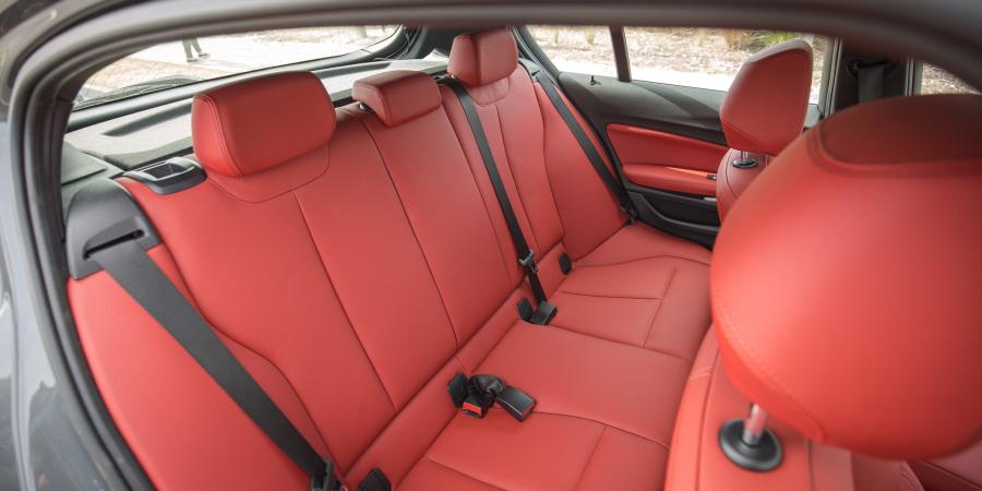 Интерьер BMW M140i 5-Door 2016 года  (AU) (фото 9 из 21)